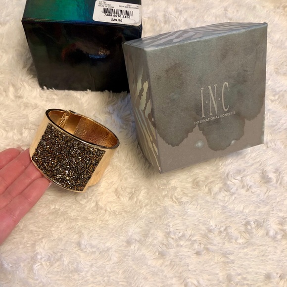 Bracelet - Picture 1 of 5